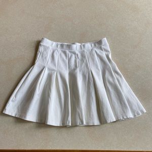 Altar’d State cream pleated tennis-style skirt sz Small Easter Brunch
